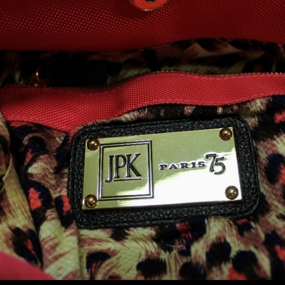 Nice shoulder bag.